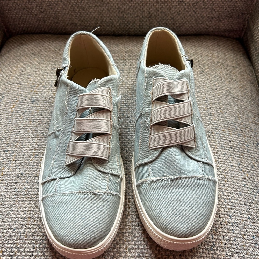 Casual light denim Jolimall Canvas Slip On Sneakers. size 9 NEVER WORN